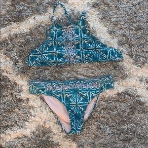 two piece roxy suit set